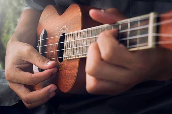Passengers bound for Hawaii receive mid-flight ukulele lessons