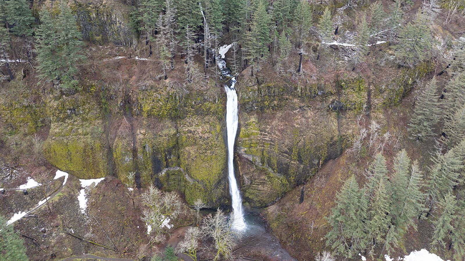 Hiker dies in fall from cliff in Oregon’s Columbia River Gorge – 97.1 ...